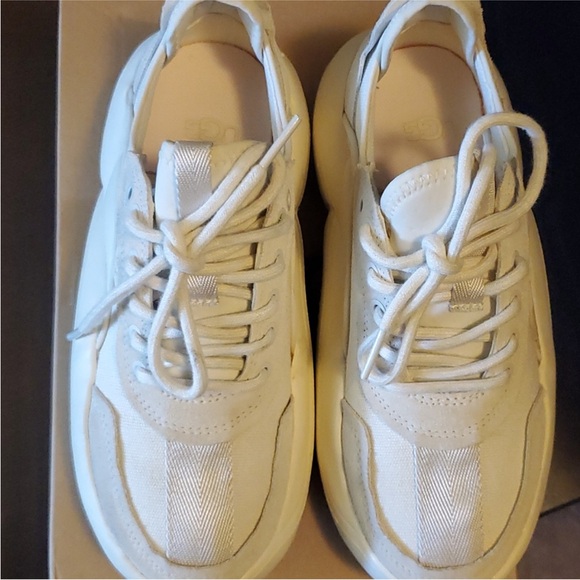 Ugg shoes size 5 - Picture 6 of 6